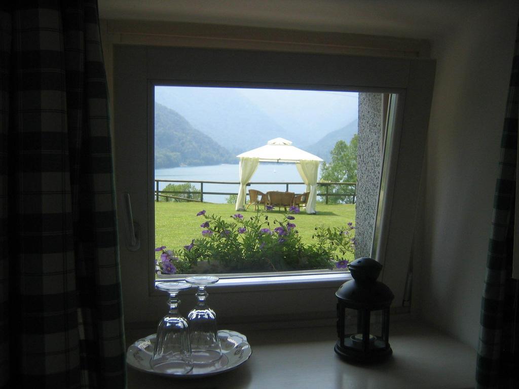 Bed And Breakfast Ai Casai Mezzolago Eksteriør bilde